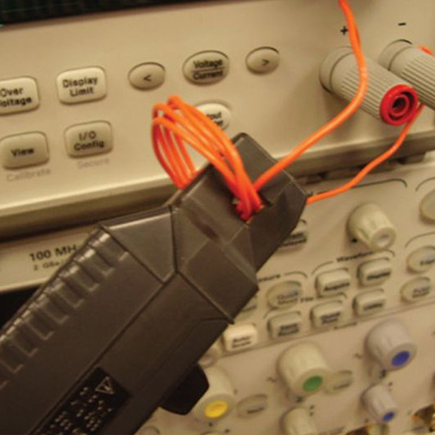 如何用示波器的电流探头测量直流电流？